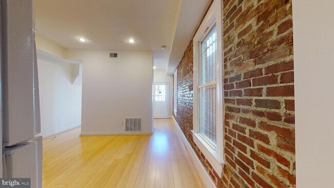 Building Photo - 909 O St NW