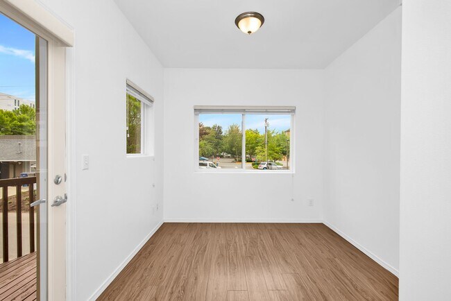 Foto del edificio - Mini 2 Bedroom Townhouse Heart of Redmond