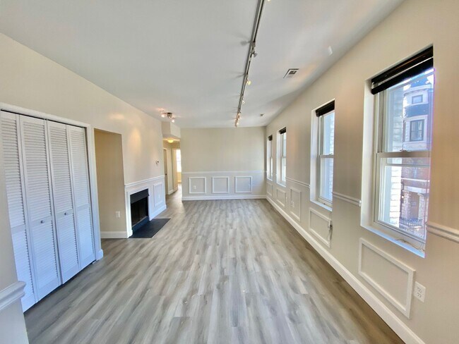 Building Photo - Large  Sunny Dupont Circle 2 bed 2 bath Ap...