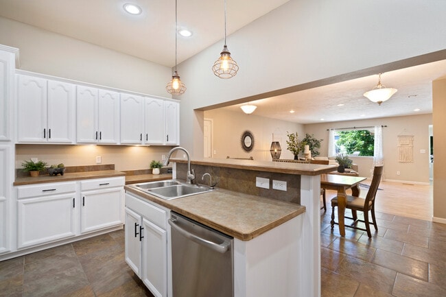 Building Photo - 150 Ranae Dr