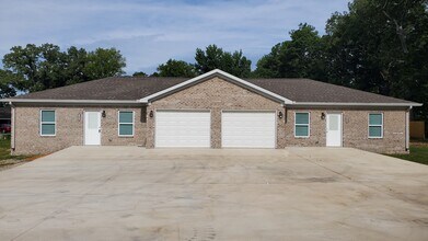 Building Photo - 100 Julia D Ln