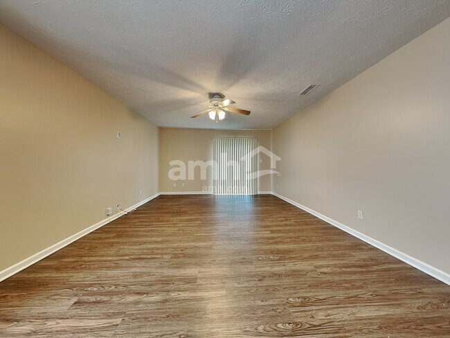 Foto del edificio - 3416 Montgomery Dr