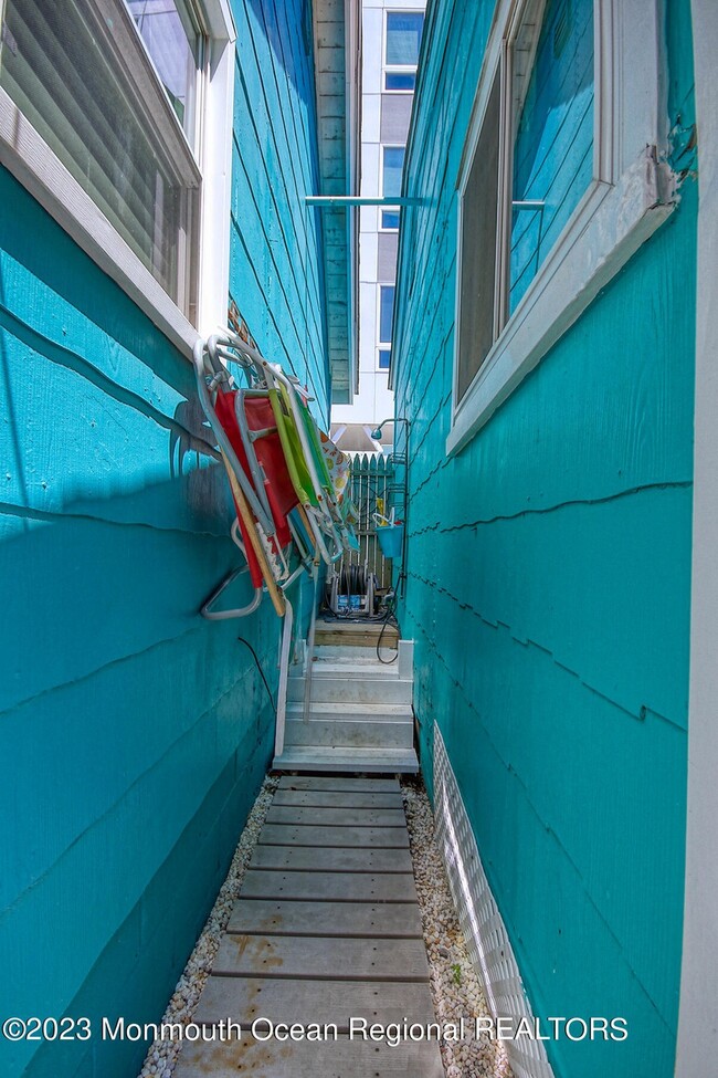 Outdoor shower - 304 Bay Blvd