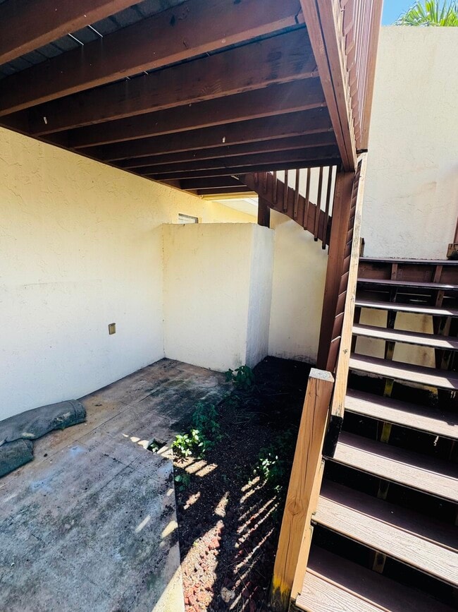 Building Photo - 643 Executive Center Dr