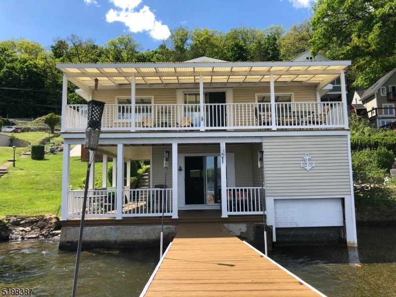 Primary Photo - 305 Lakeside Blvd
