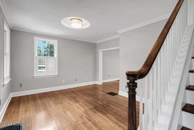 Building Photo - 503 River Rd