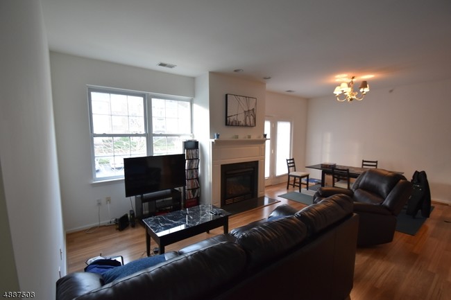 Foto del edificio - 68 Mountain View Ct