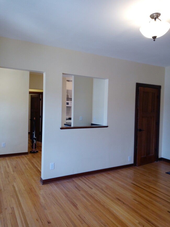 Building Photo - 2733 Girard Ave S