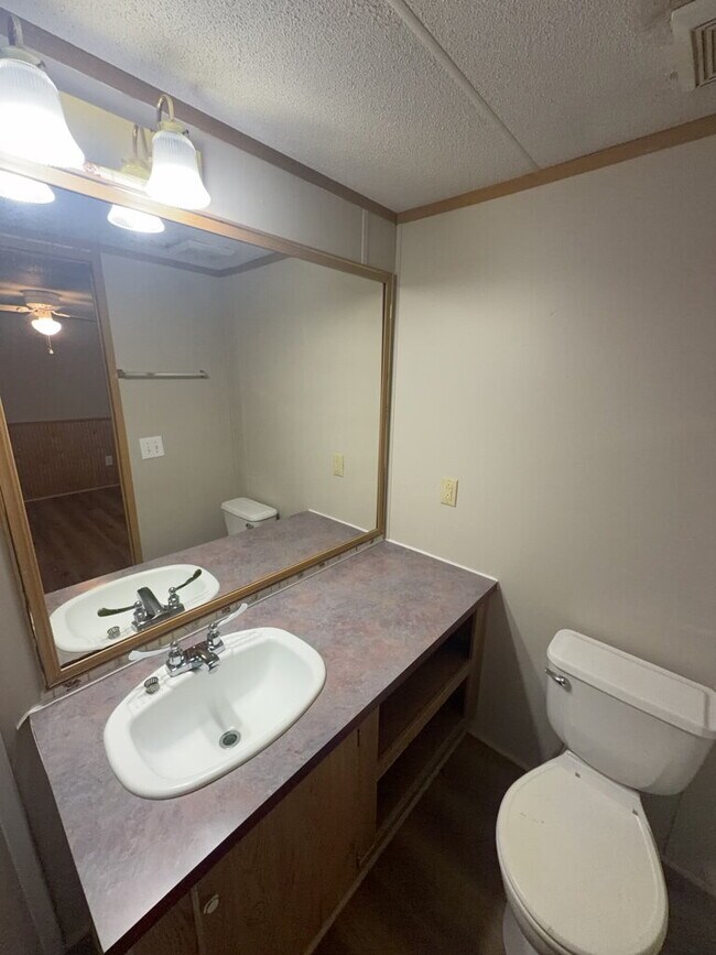 Foto del edificio - Charming 2 Bedroom Mobile Home