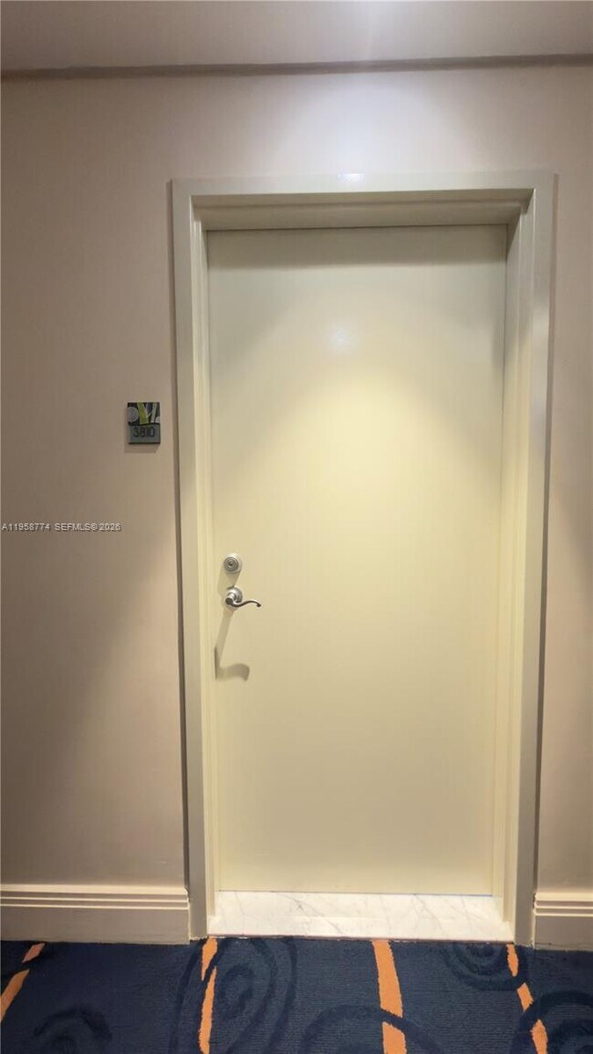 Foto del edificio - 185 SW 7th St