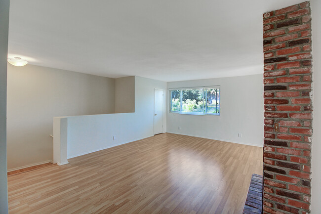 Building Photo - 1317 12th St