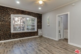 Building Photo - 730 S Catalina St