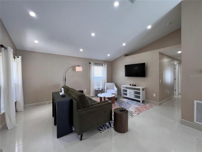 Building Photo - 30225 Double Dr