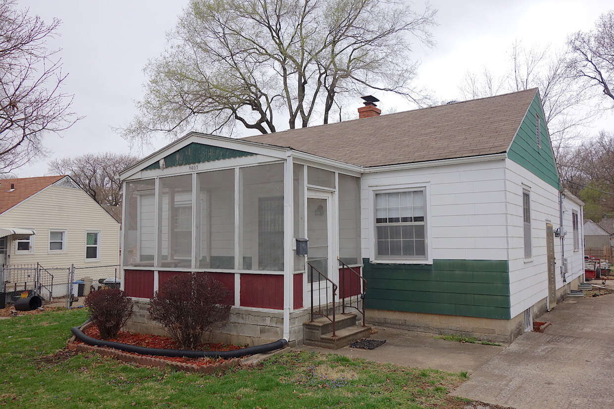 Primary Photo - Adorable Waldo Location on Quiet Street