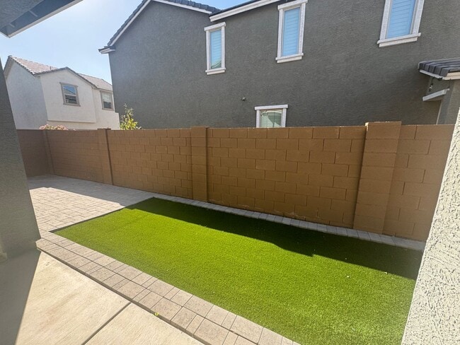 Building Photo - 3 BEDROOM UPGRADED HOME IN UNION PARK