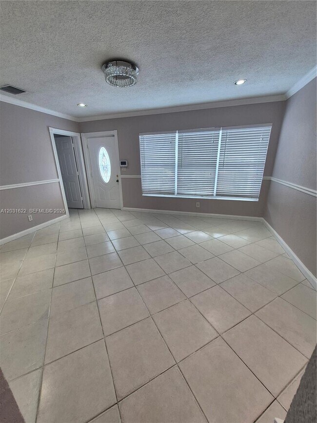 Foto del edificio - 5653 Coconut Rd