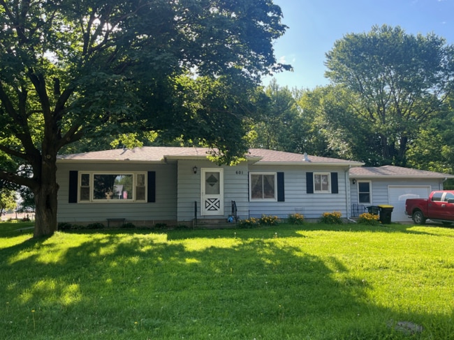 Building Photo - 601 Levee Blvd