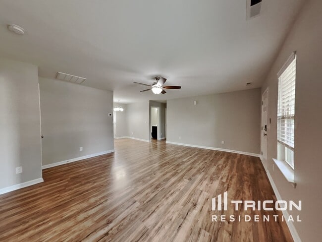 Building Photo - 605 Avondale Dr