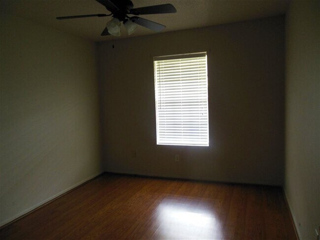 Foto del edificio - 2/1 Duplex in Beaumont