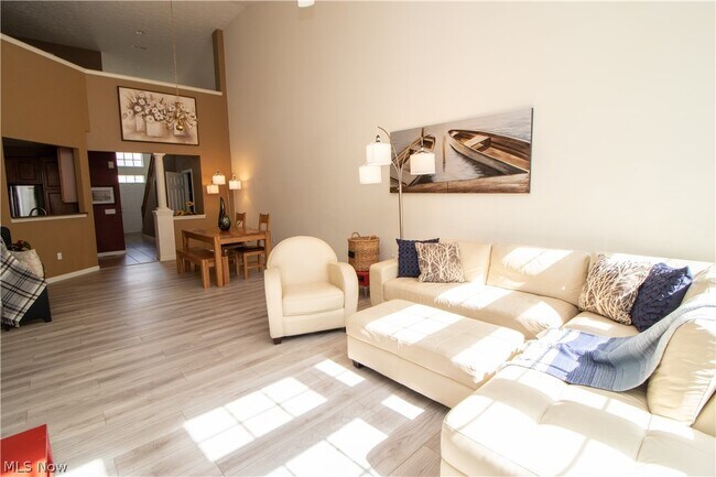 Foto del edificio - 4977 Lake View Dr