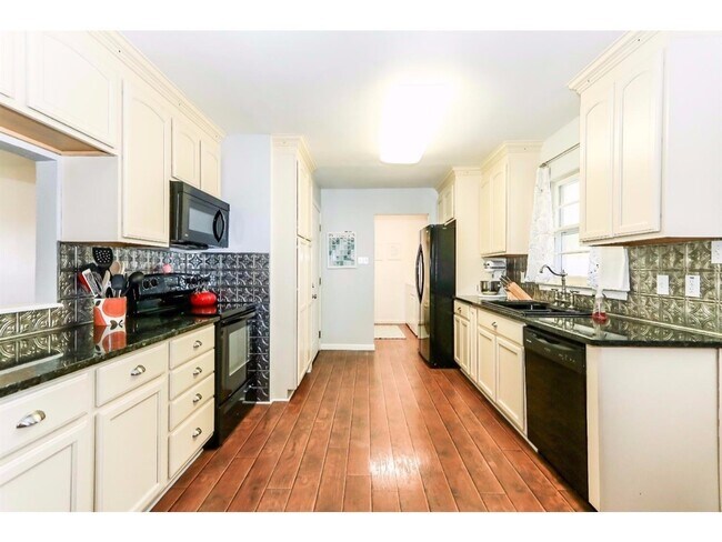 Foto del edificio - Beautiful Home Located Near Elementary & P...