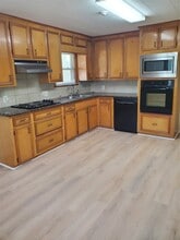 Building Photo - 1505 Millie St