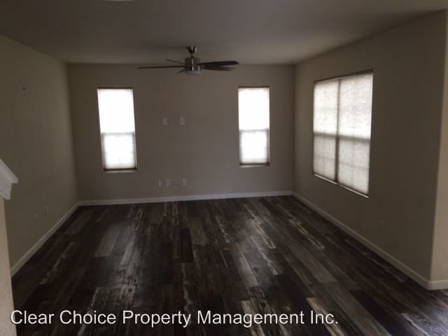 Building Photo - 572 River Oaks Dr