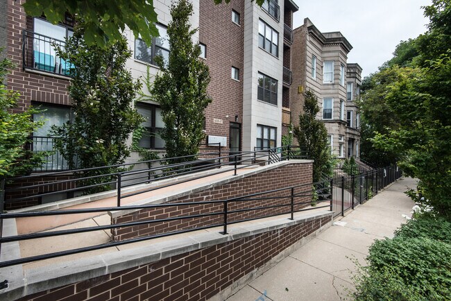 Building Photo - 4237 S Calumet Ave