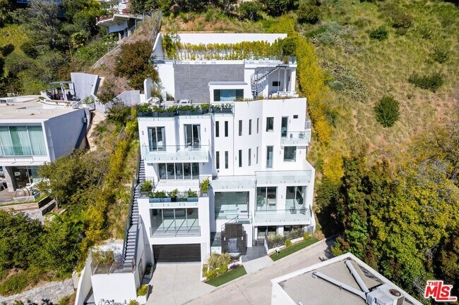 Building Photo - 9459 Beverlycrest Dr