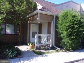 Building Photo - 27 Chiswick Dr