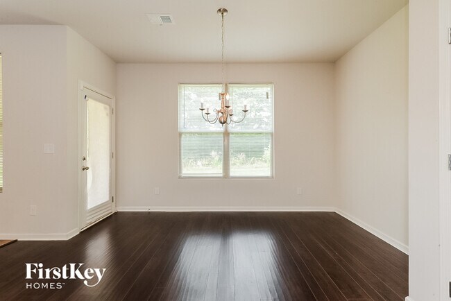 Building Photo - 126 Daisy Cir