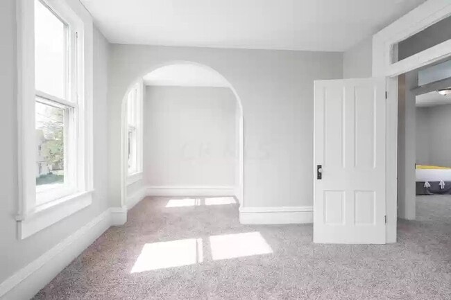 Building Photo - Welcome to 125 E High!