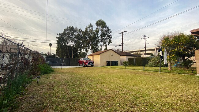 Building Photo - 2309 Schoolside Ave