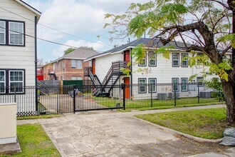 Building Photo - 2720 Truxillo St
