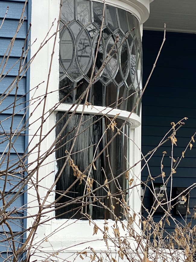 Building Photo - 822 3rd St S