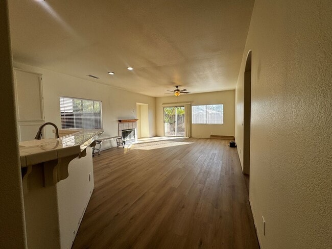 Building Photo - Updated Paseo Del Sol single story 3 Bedro...