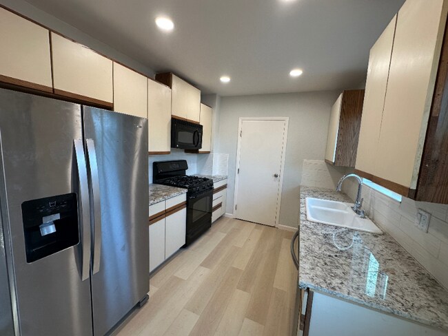 Foto del edificio - 822 E 11th St