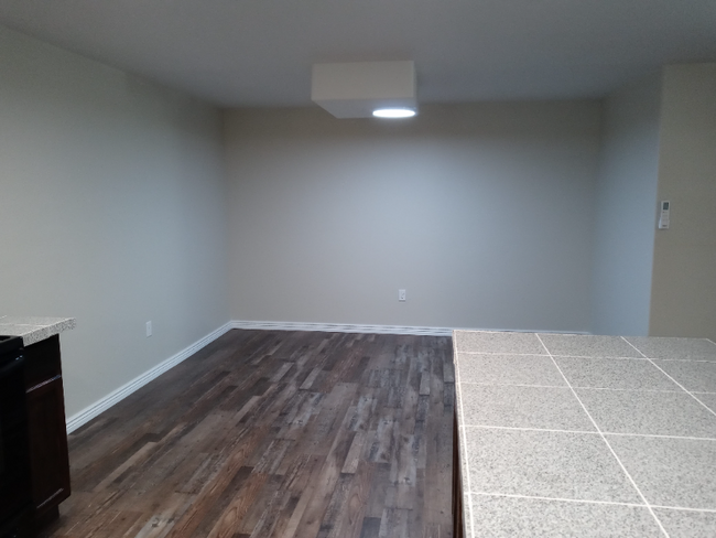 Foto del edificio - 1537 S Longview Rd