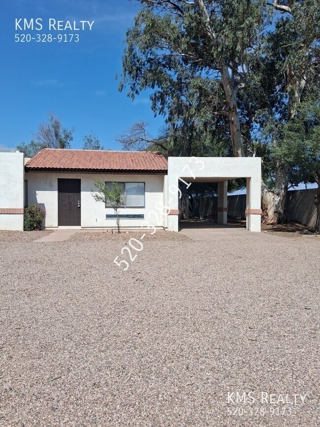 Building Photo - 13501 N Lon Adams Rd