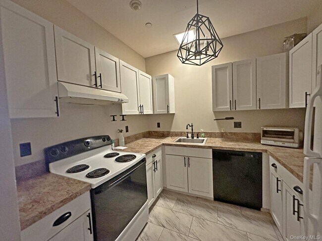 Building Photo - 20 S Broadway