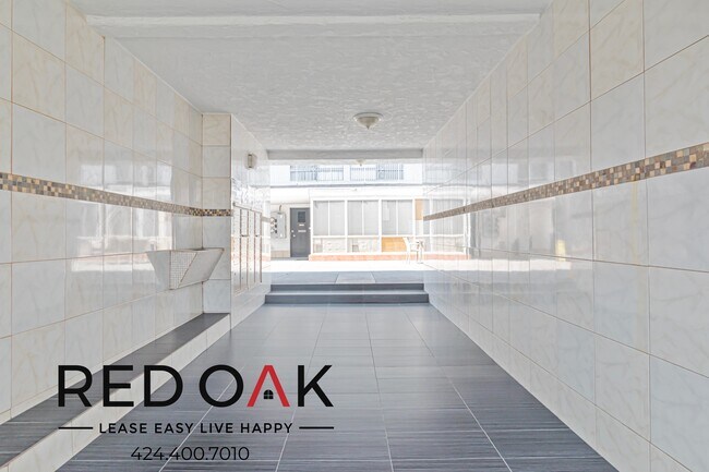 Foto del edificio - 6555 La Mirada Ave