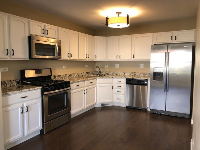Building Photo - 578 Yorkshire Ln