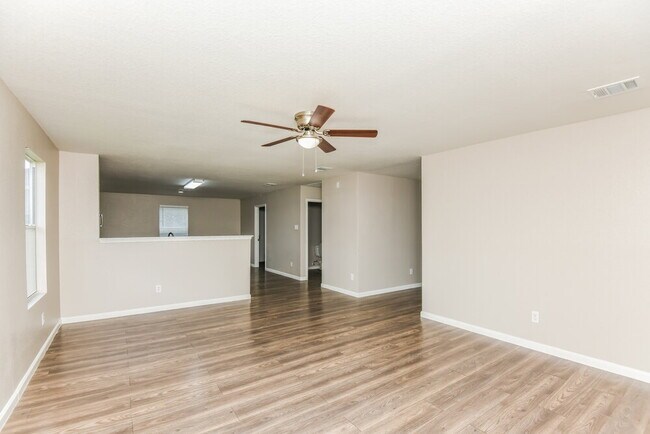 Foto del edificio - 4936 Water Ridge Ln