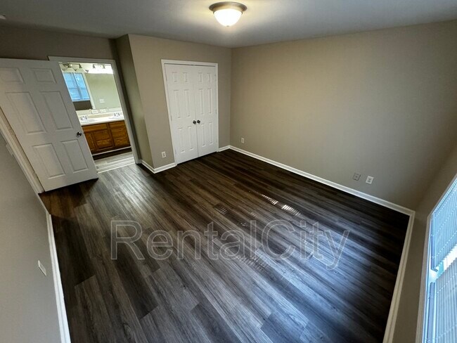 Foto del edificio - 120 Cloverdale St