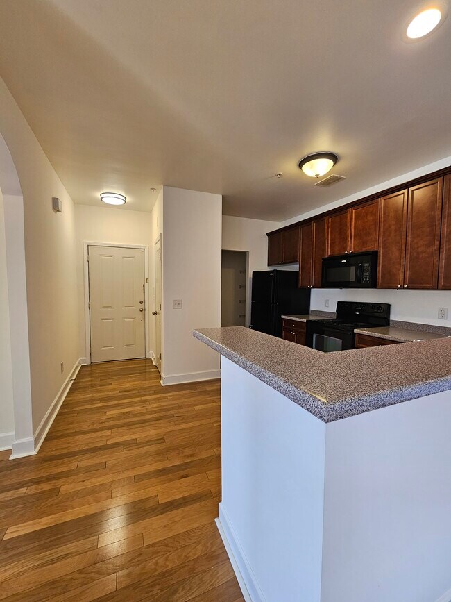 Pasillo de entrada principal - 8401 Callabee Way