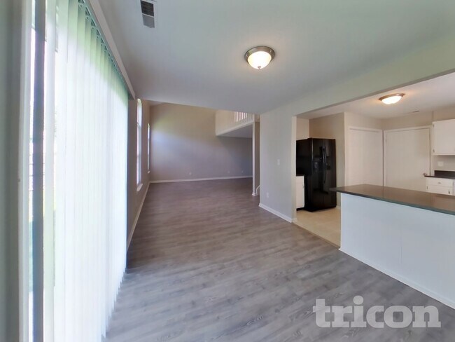 Foto del edificio - 7130 Sun Ct