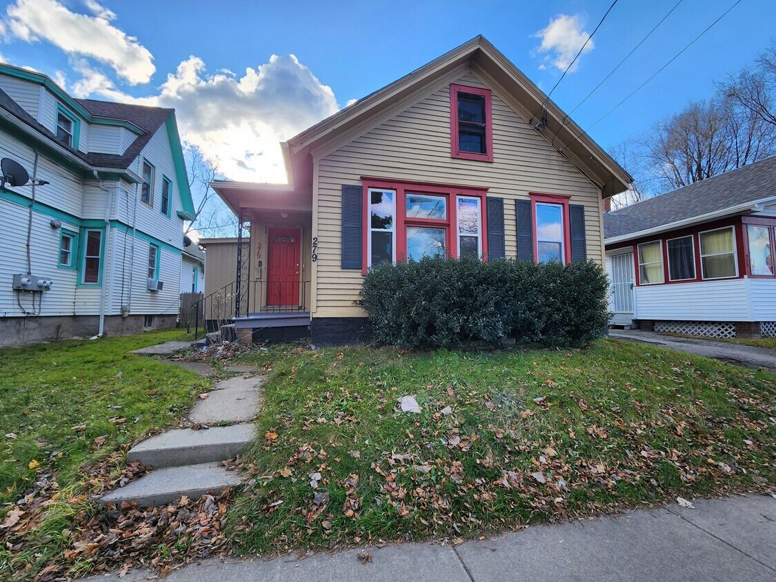 Primary Photo - Two Bedroom Single Family Home!