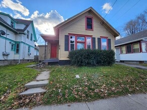 Building Photo - 279 Clifford Ave