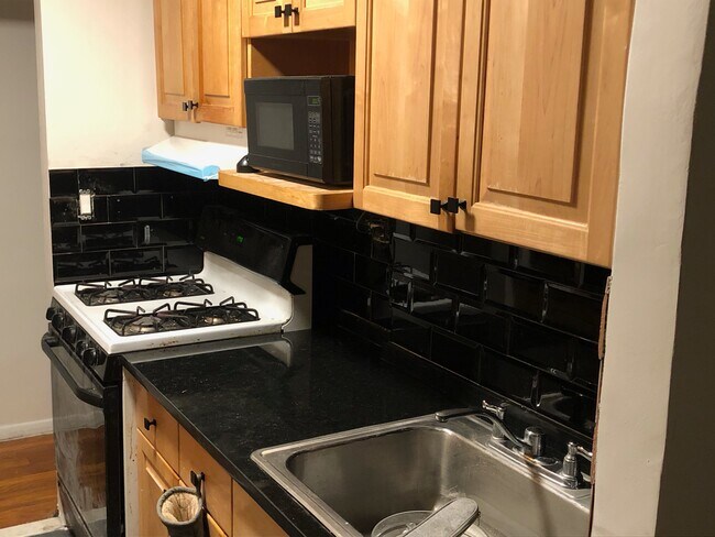 Kitchen - 2420 Morris Ave
