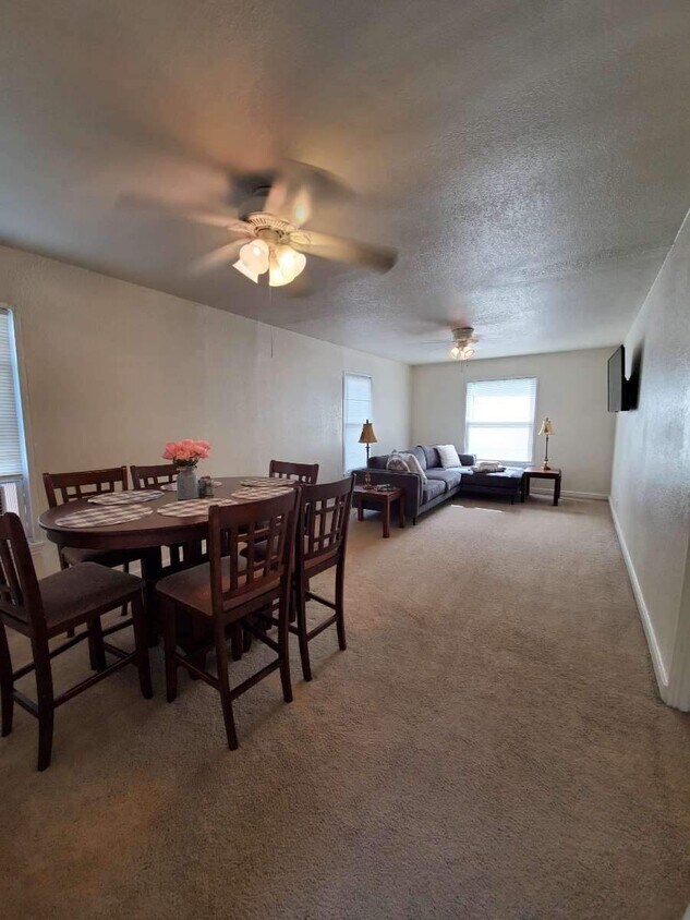 Primary Photo - 1448 W Summit Ave